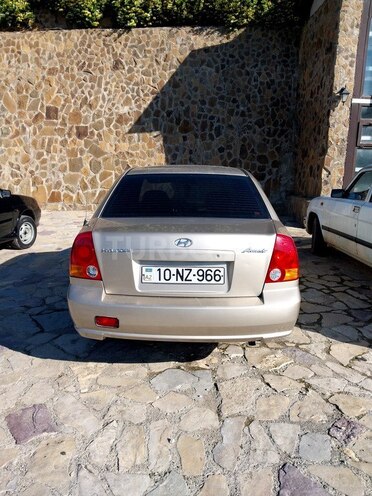 Hyundai Accent-2