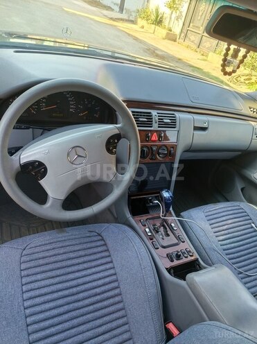 Mercedes E 200-6