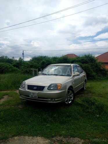 Hyundai Accent-4
