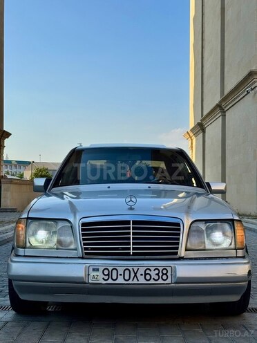 Mercedes 200 E-1