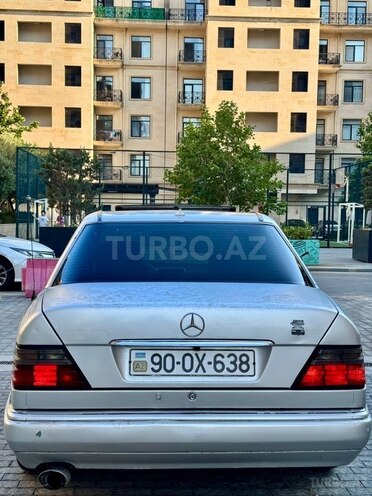 Mercedes 200 E-8