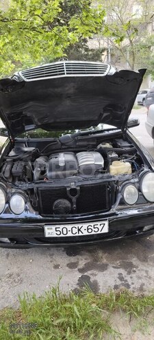 Mercedes E 270-3