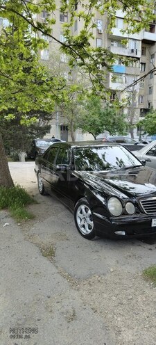 Mercedes E 270-4
