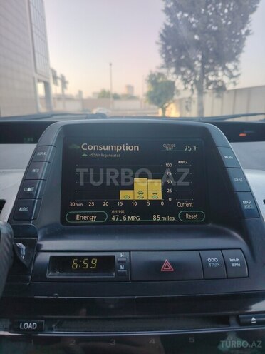Toyota Prius-18