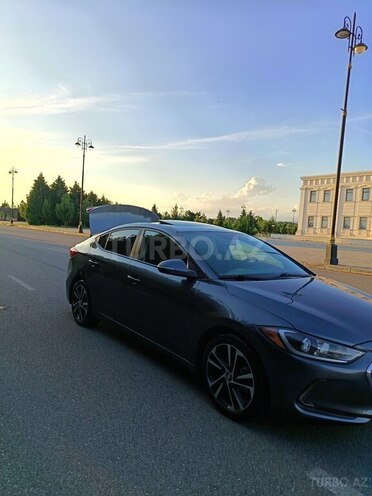 Hyundai Elantra-3