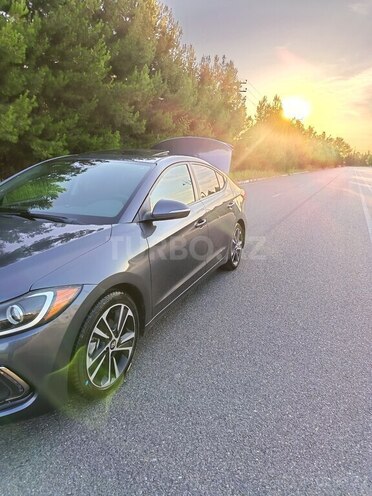 Hyundai Elantra-2