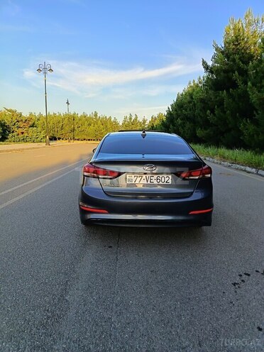 Hyundai Elantra-4