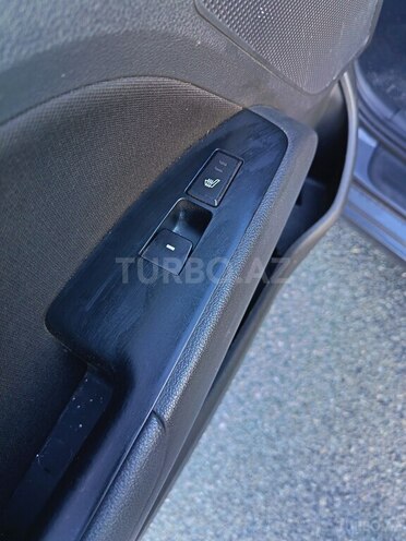 Hyundai Elantra-11