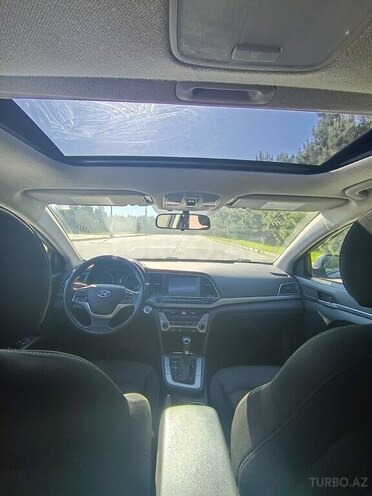 Hyundai Elantra-15