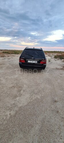 Mercedes E 220-12