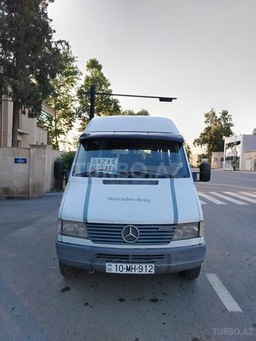Mercedes Sprinter 208-1