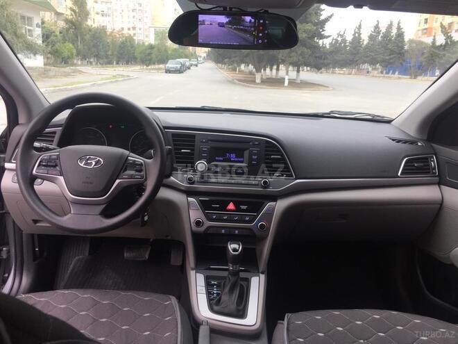 Hyundai Elantra-7