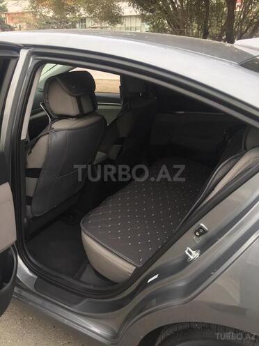 Hyundai Elantra-6