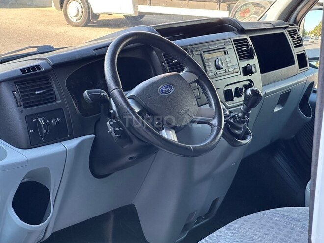 Ford Transit-8