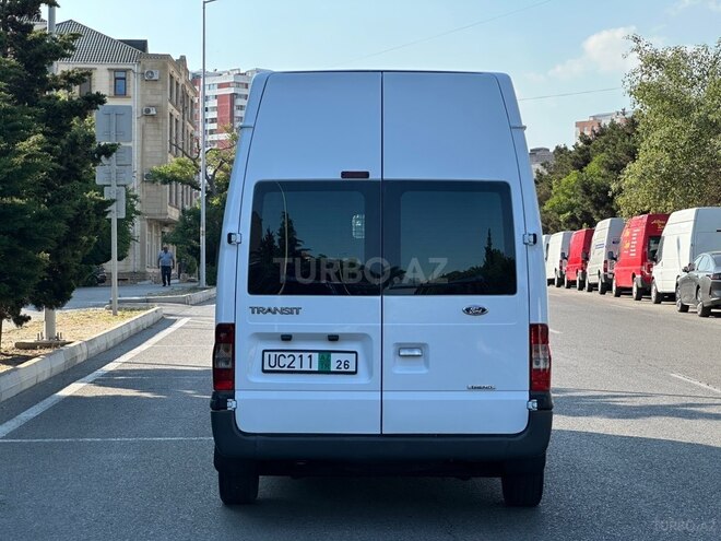 Ford Transit-5