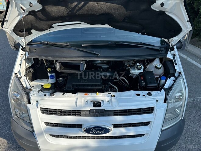 Ford Transit-11