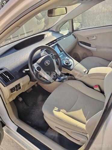 Toyota Prius-2