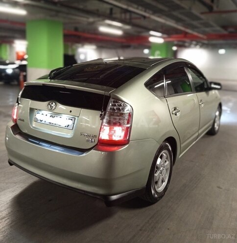 Toyota Prius-5
