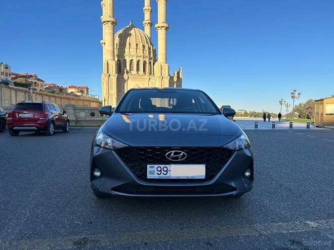 Hyundai Accent-1