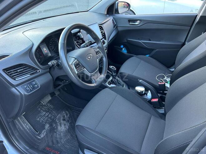 Hyundai Accent-9