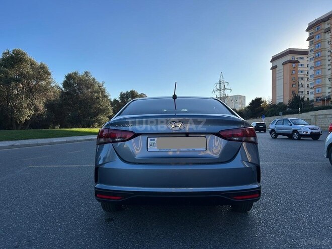 Hyundai Accent-4
