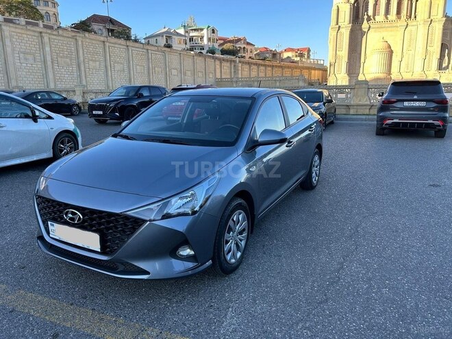 Hyundai Accent-7