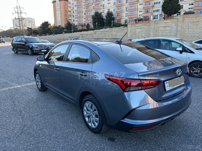 Hyundai Accent-5