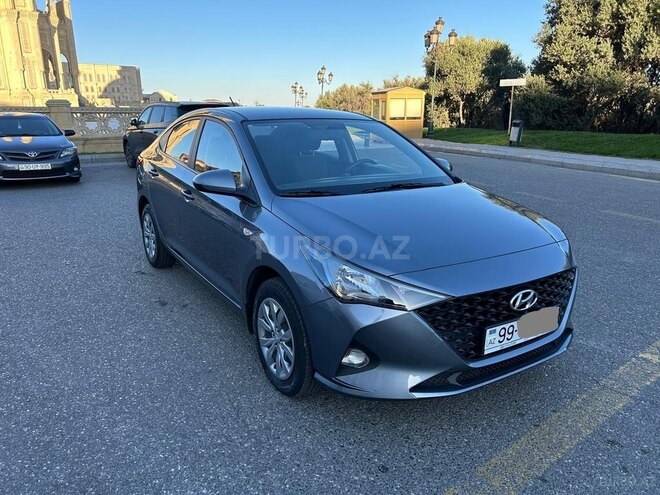 Hyundai Accent-2