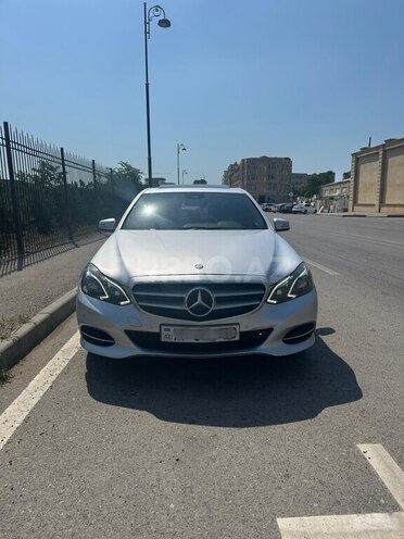 Mercedes E 220-1