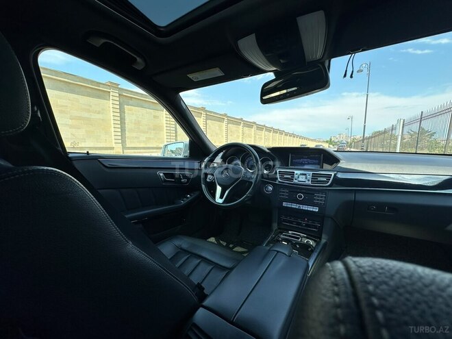 Mercedes E 220-11