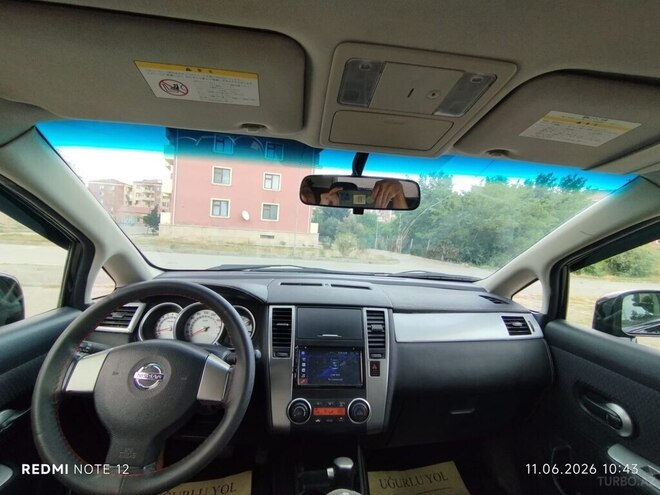 Nissan Tiida-10