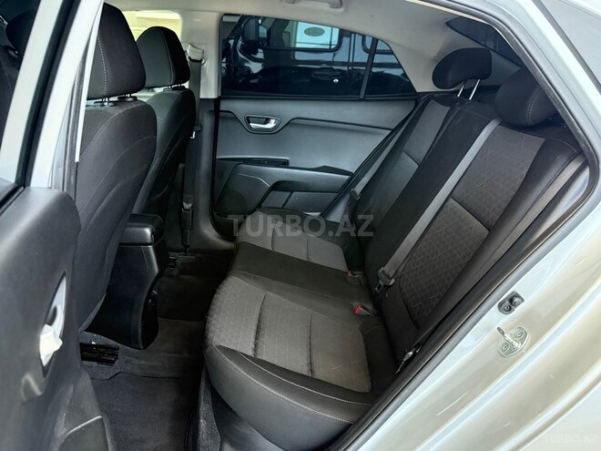 Kia Rio-10