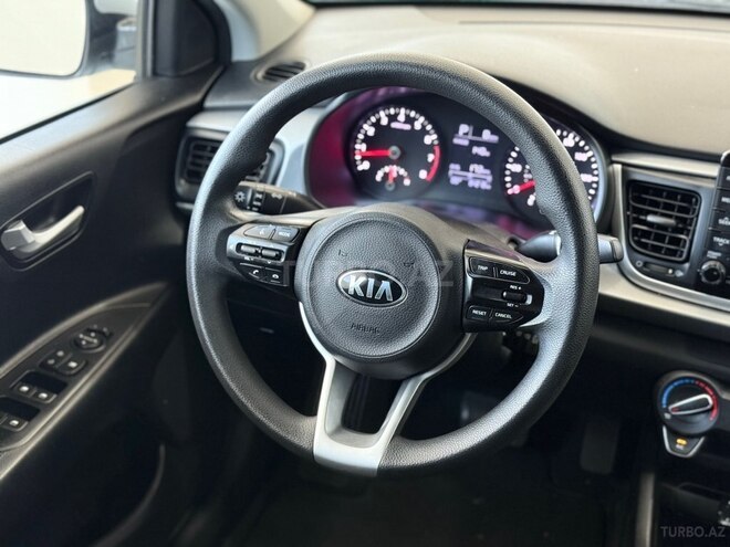 Kia Rio-12