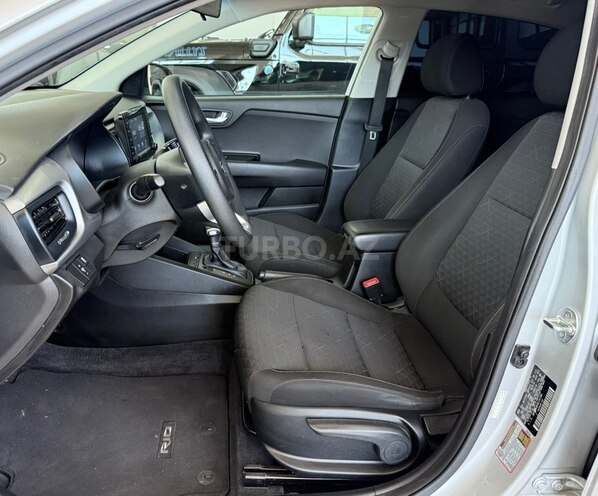 Kia Rio-7