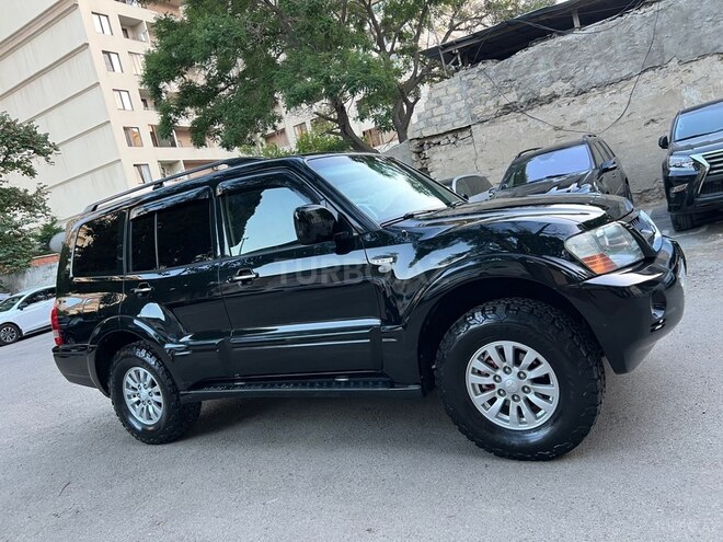 Mitsubishi Pajero-5