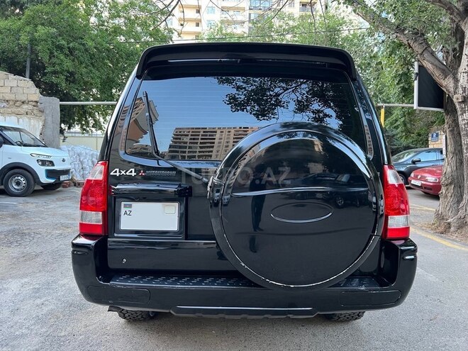 Mitsubishi Pajero-7