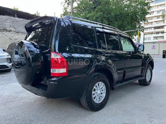 Mitsubishi Pajero-8