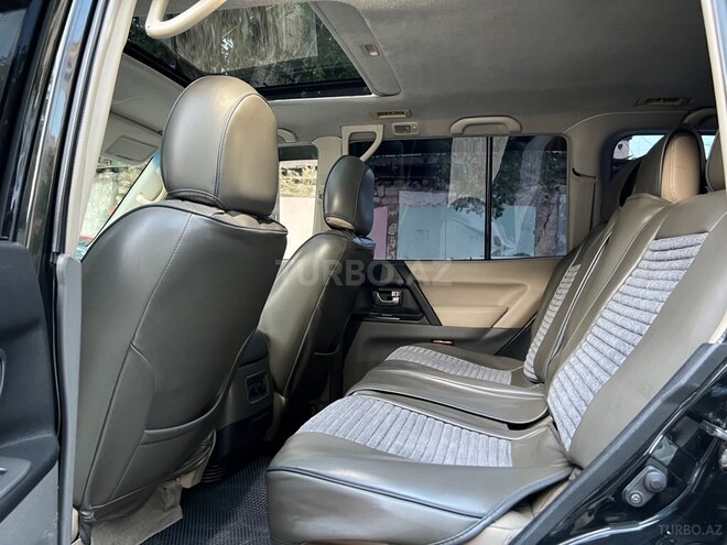 Mitsubishi Pajero-9