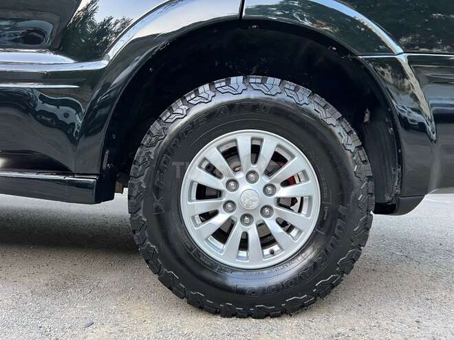 Mitsubishi Pajero-14