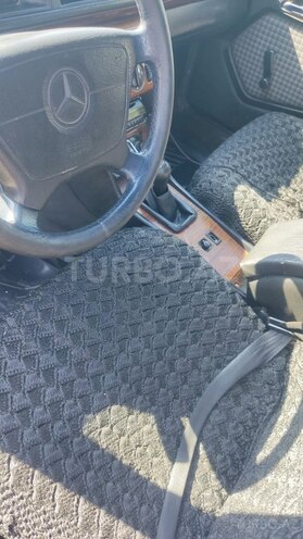 Mercedes E 250-8