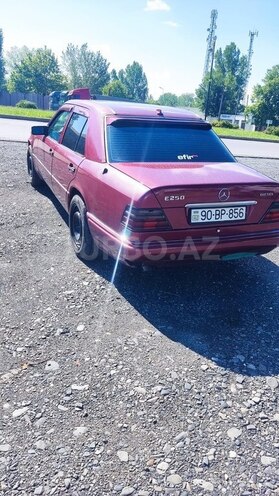 Mercedes E 250-3