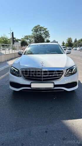 Mercedes E 220 d-3