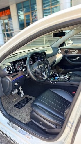 Mercedes E 220 d-8