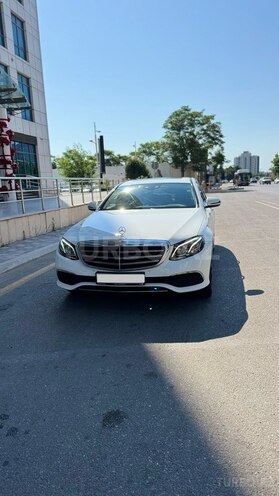 Mercedes E 220 d-4