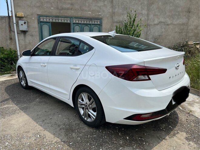 Hyundai Elantra-3