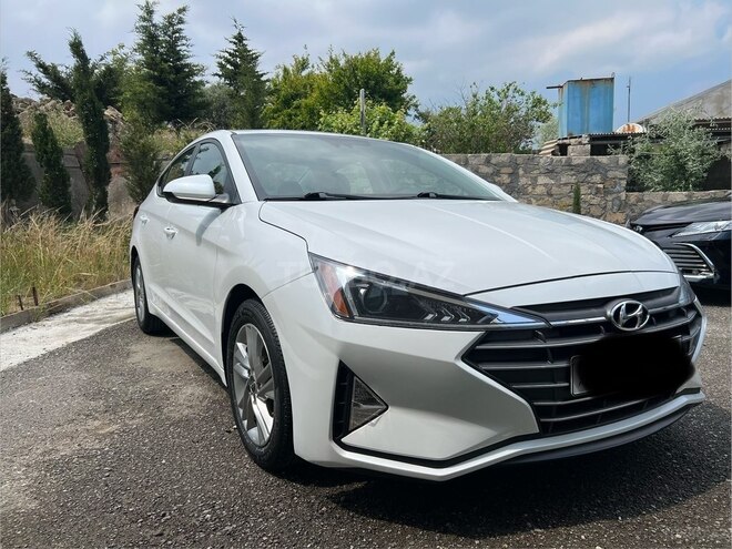 Hyundai Elantra-1