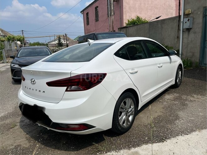 Hyundai Elantra-4