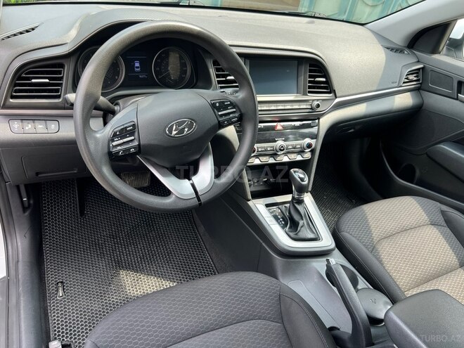 Hyundai Elantra-6