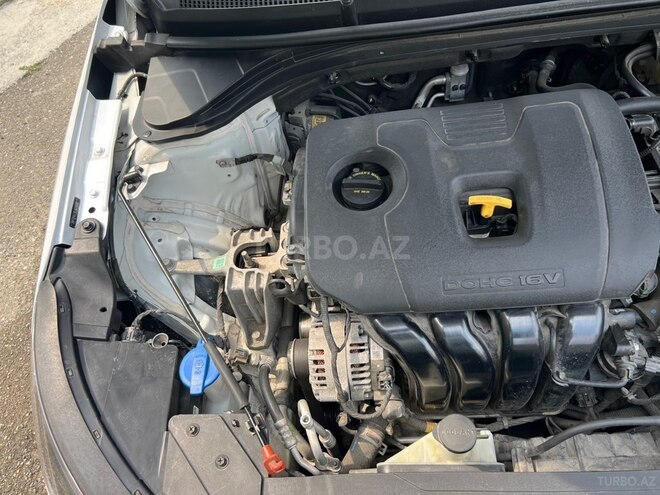 Hyundai Elantra-10