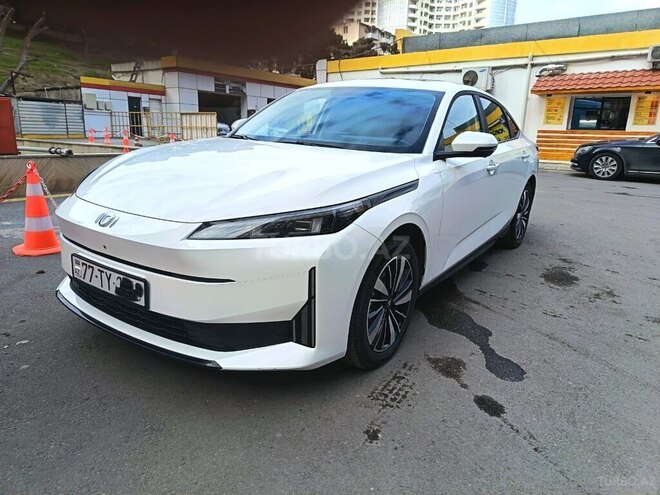 Changan Qiyuan A05-4
